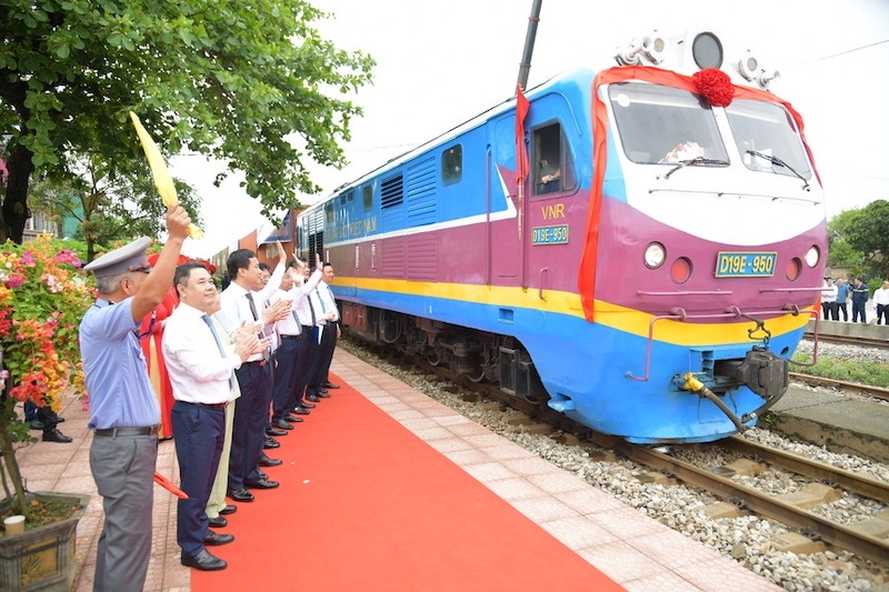 Vietnam launches new freight rail route to China